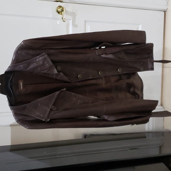 Danier - Picture 1 of 4